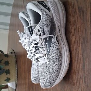 Brooks Adrenaline GTS White and Gray Sneakers